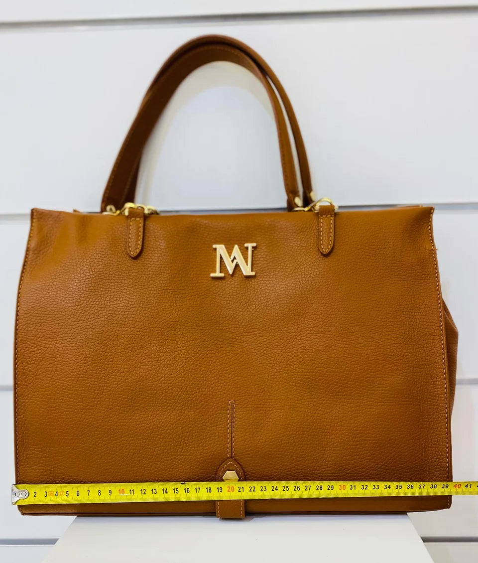 MM ANTOINETTE-TAS