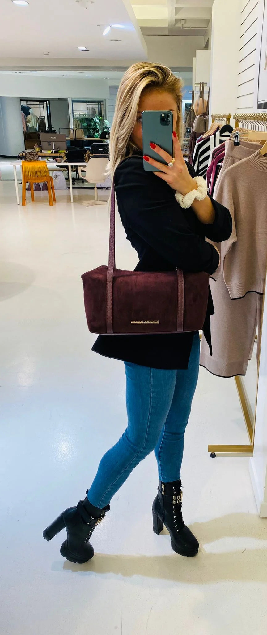 MM SAC LAURA